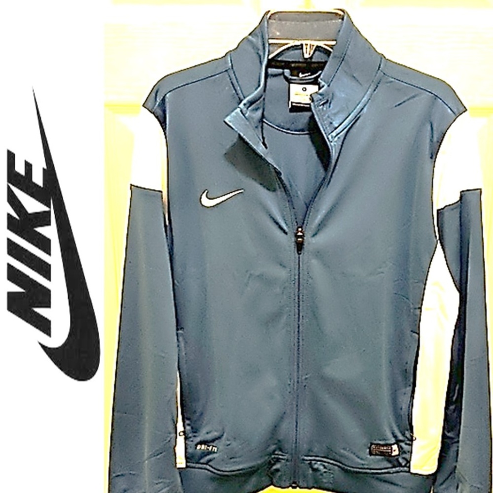 NWOT NIKE ZIP TRACK JACKET